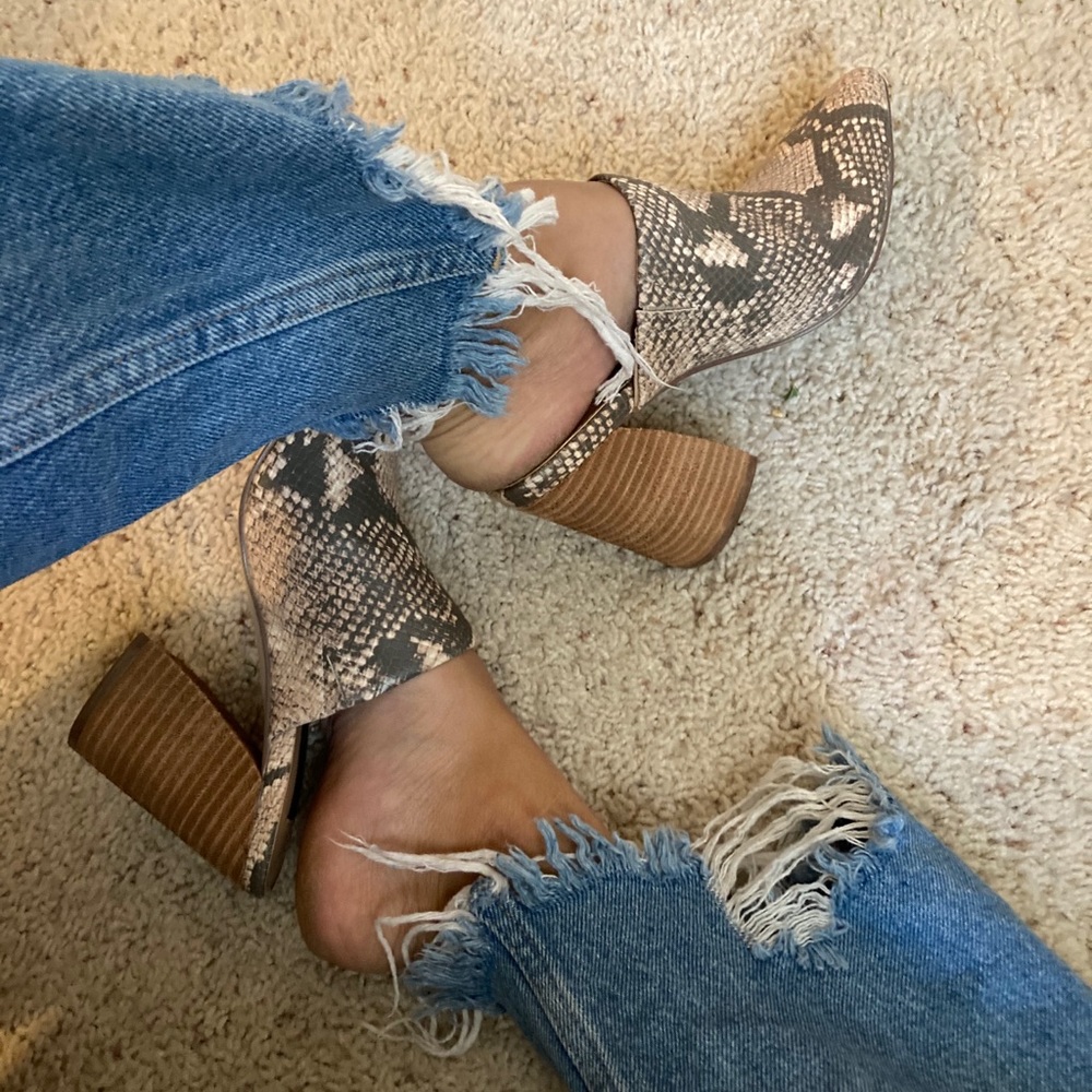 Steve Madden pointes mules snake print grey